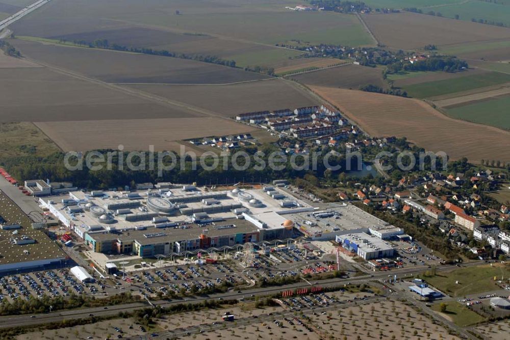 Günthersdorf from above - Blick auf das neu eröffnete Einkaufszentrum der ECE nova eventis.nova eventis Center-Management,ECE Projektmanagement,Am Einkaufszentrum, 06254 Günthersdorf,