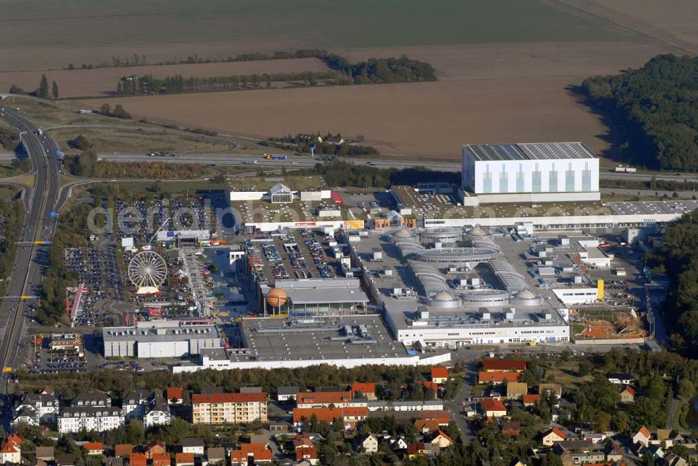 Günthersdorf from above - Blick auf das neu eröffnete Einkaufszentrum der ECE nova eventis.nova eventis Center-Management,ECE Projektmanagement,Am Einkaufszentrum, 06254 Günthersdorf,