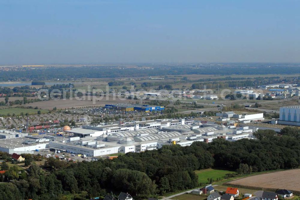 Aerial image Günthersdorf / Sachsen-Anhalt - Blick auf das neu eröffnete Einkaufszentrum der ECE nova eventis.nova eventis Center-Management,ECE Projektmanagement,Am Einkaufszentrum, 06254 Günthersdorf,