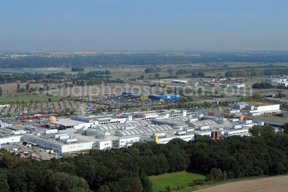 Günthersdorf / Sachsen-Anhalt from above - Blick auf das neu eröffnete Einkaufszentrum der ECE nova eventis.nova eventis Center-Management,ECE Projektmanagement,Am Einkaufszentrum, 06254 Günthersdorf,