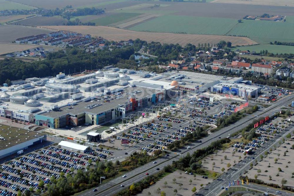 Aerial photograph Günthersdorf / Sachsen-Anhalt - Blick auf das neu eröffnete Einkaufszentrum der ECE nova eventis.nova eventis Center-Management,ECE Projektmanagement,Am Einkaufszentrum, 06254 Günthersdorf,