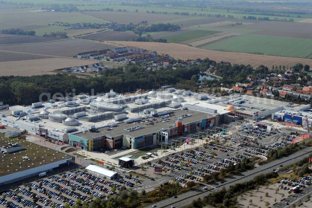 Günthersdorf / Sachsen-Anhalt from above - Blick auf das neu eröffnete Einkaufszentrum der ECE nova eventis.nova eventis Center-Management,ECE Projektmanagement,Am Einkaufszentrum, 06254 Günthersdorf,