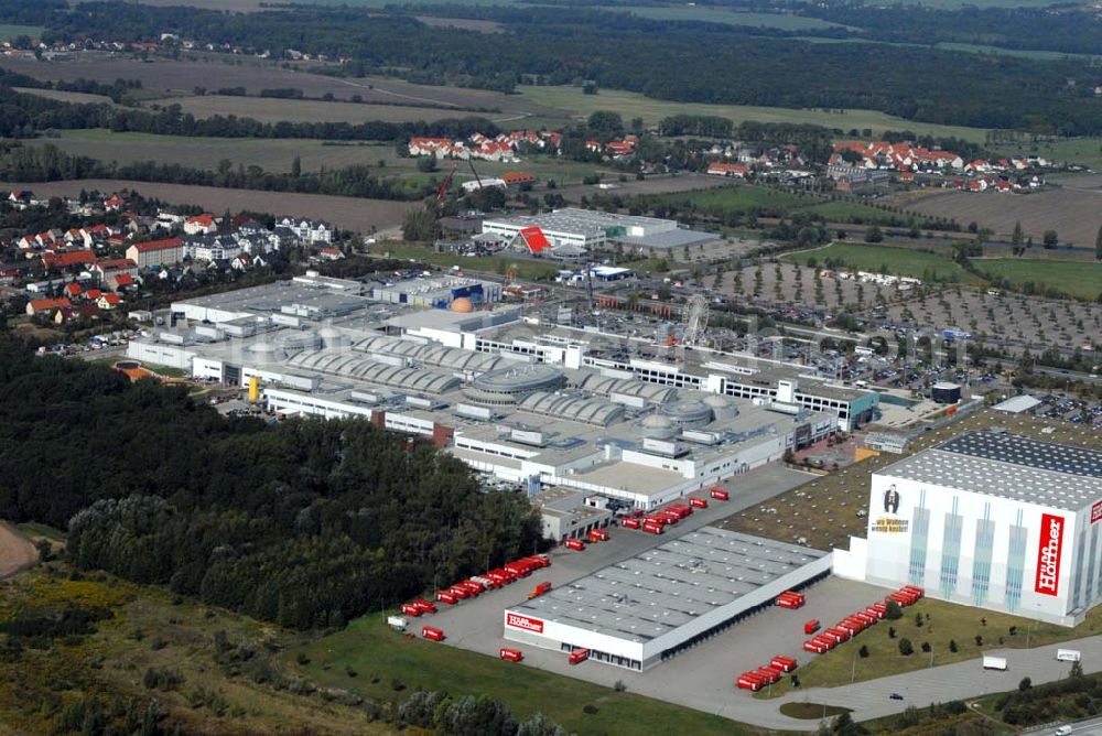 Günthersdorf / Sachsen-Anhalt from above - Blick auf das neu eröffnete Einkaufszentrum der ECE nova eventis.nova eventis Center-Management,ECE Projektmanagement,Am Einkaufszentrum, 06254 Günthersdorf,