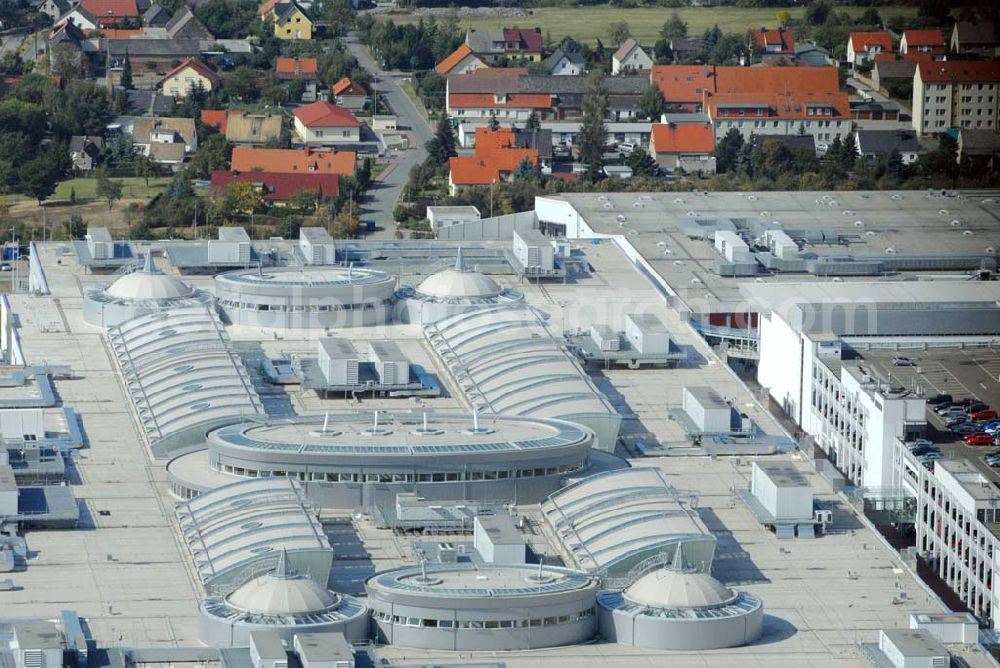 Aerial photograph Günthersdorf / Sachsen-Anhalt - Blick auf das neu eröffnete Einkaufszentrum der ECE nova eventis.nova eventis Center-Management,ECE Projektmanagement,Am Einkaufszentrum, 06254 Günthersdorf,