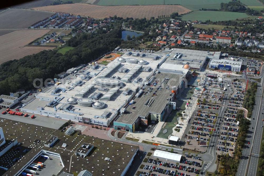 Aerial photograph Günthersdorf / Sachsen-Anhalt - Blick auf das neu eröffnete Einkaufszentrum der ECE nova eventis.nova eventis Center-Management,ECE Projektmanagement,Am Einkaufszentrum, 06254 Günthersdorf,