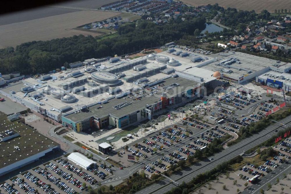 Aerial image Günthersdorf / Sachsen-Anhalt - Blick auf das neu eröffnete Einkaufszentrum der ECE nova eventis.nova eventis Center-Management,ECE Projektmanagement,Am Einkaufszentrum, 06254 Günthersdorf,