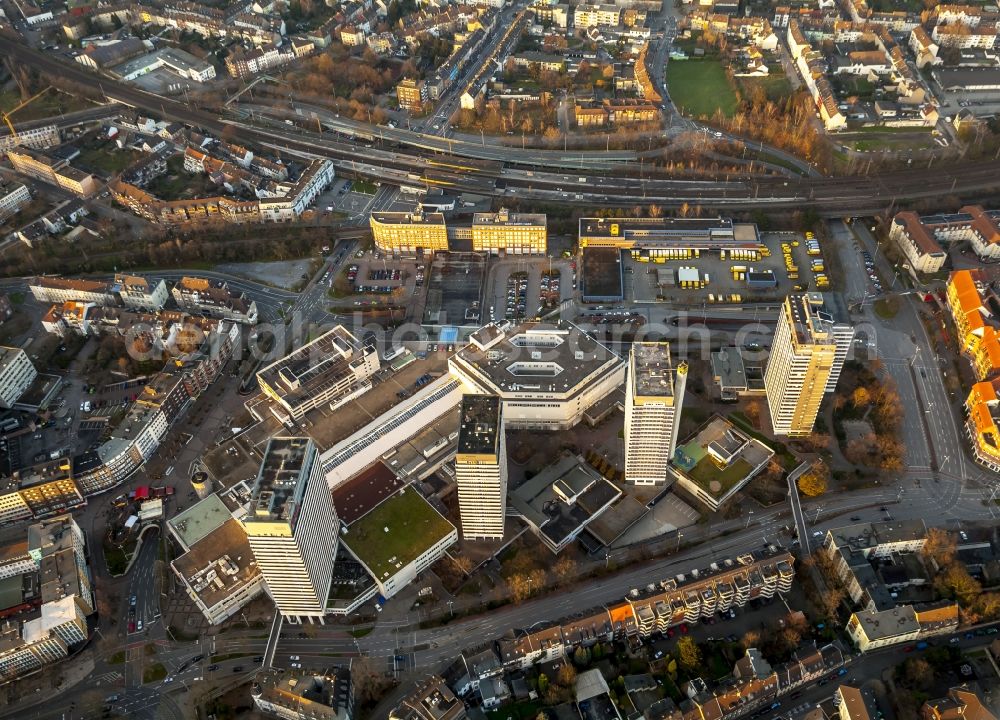 Aerial image Mülheim an der Ruhr - Shopping Mall Forum City and business towers during sunset in Muelheim an der Ruhr in the state of North Rhine-Westphalia. The shopping mall with the four characterising high rises in downtown Muelheim are located on Hans Boeckler Square and were built in the 1970s. A Best Western hotel is also on site of the business buildings