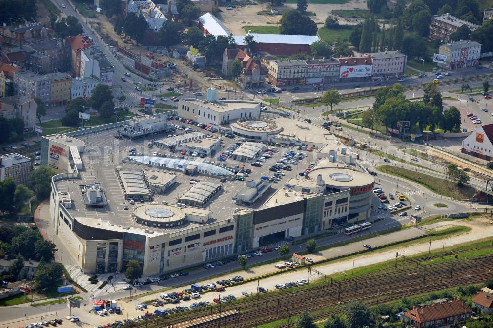 Danzig / Gdansk from the bird's eye view: Blick auf das Einkaufszentrum Galeria Baltyckader der deutschen ECE an der Al. Grunwaldzka 141 in Danzig, Polen. Errichtet wurde das moderne Shopping Center durch die deutsche HOCHTIEF AG, PERI, Streif Baulogistik. View shopping center Galeria Baltyckader in Gdansk, Poland.