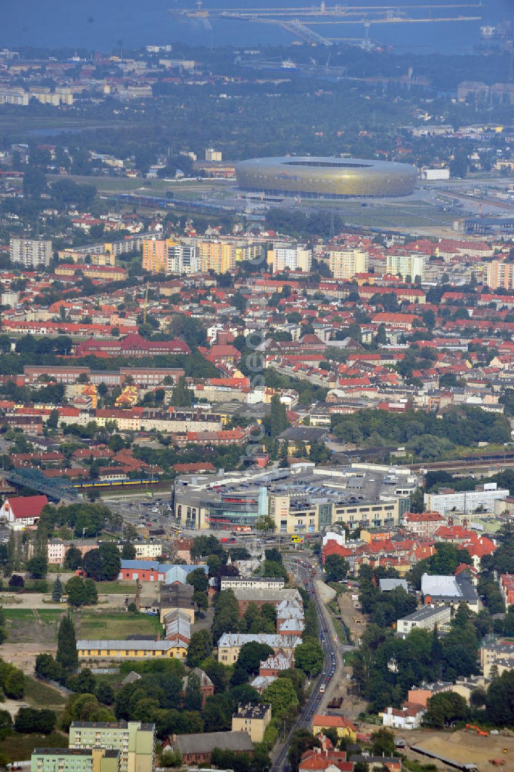 Aerial image Danzig / Gdansk - Blick auf das Einkaufszentrum Galeria Baltyckader der deutschen ECE an der Al. Grunwaldzka 141 in Danzig, Polen. Errichtet wurde das moderne Shopping Center durch die deutsche HOCHTIEF AG, PERI, Streif Baulogistik. View shopping center Galeria Baltyckader in Gdansk, Poland.