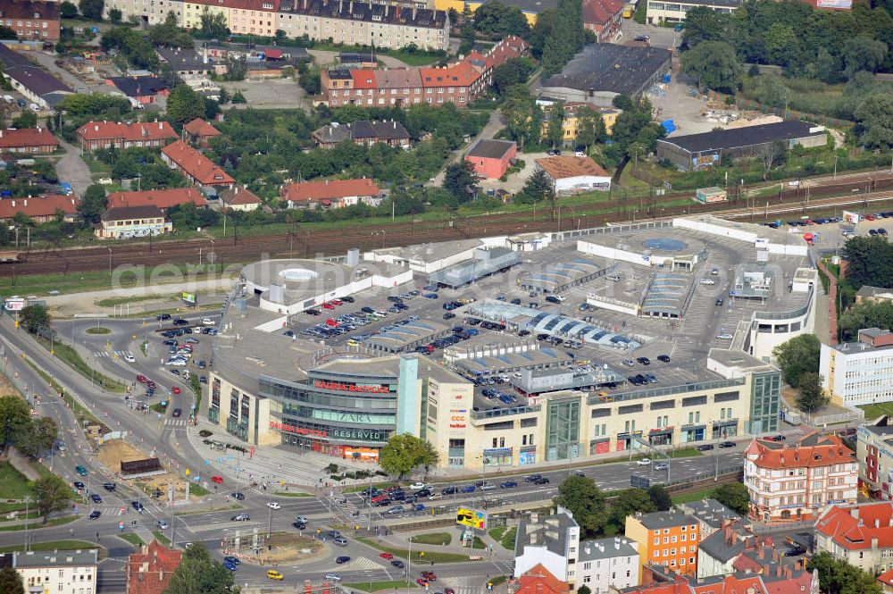 Danzig / Gdansk from above - Blick auf das Einkaufszentrum Galeria Baltyckader der deutschen ECE an der Al. Grunwaldzka 141 in Danzig, Polen. Errichtet wurde das moderne Shopping Center durch die deutsche HOCHTIEF AG, PERI, Streif Baulogistik. View shopping center Galeria Baltyckader in Gdansk, Poland.