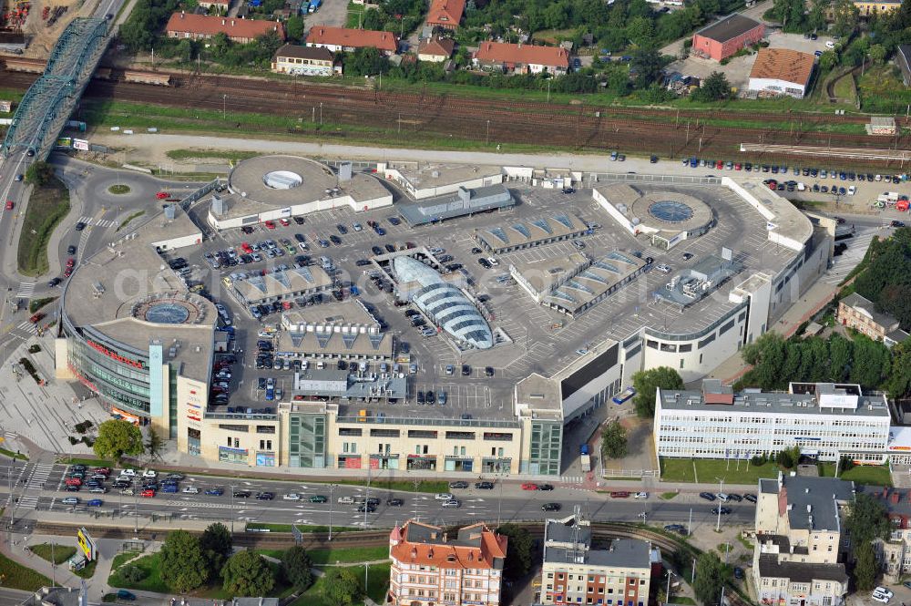 Danzig / Gdansk from above - Blick auf das Einkaufszentrum Galeria Baltyckader der deutschen ECE an der Al. Grunwaldzka 141 in Danzig, Polen. Errichtet wurde das moderne Shopping Center durch die deutsche HOCHTIEF AG, PERI, Streif Baulogistik. View shopping center Galeria Baltyckader in Gdansk, Poland.