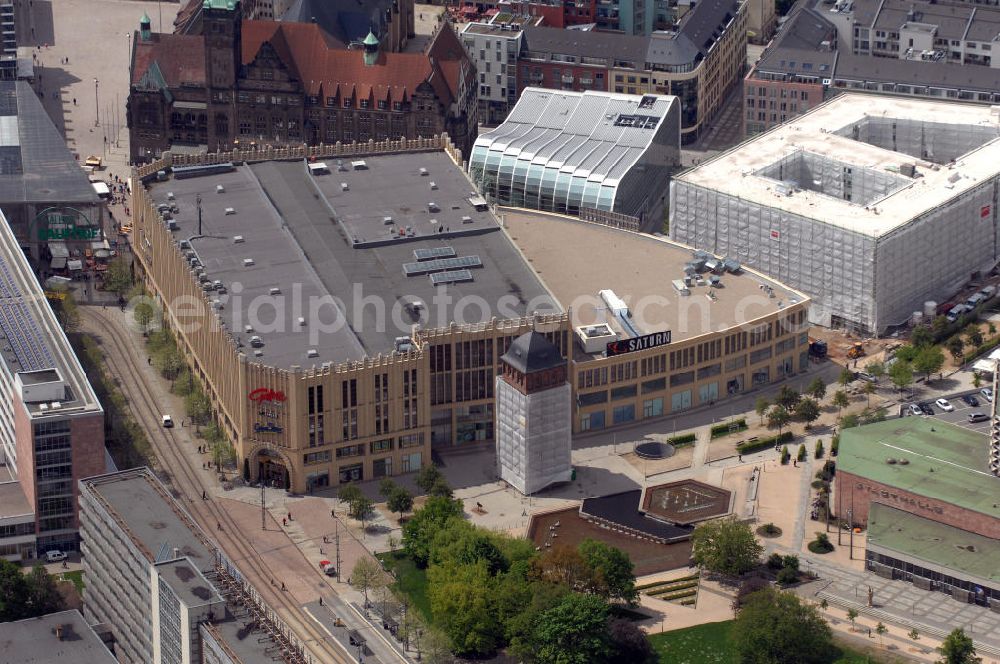 Chemnitz from the bird's eye view: The shopping mall Galerie Roter turm and the store Peek & Cloppenburg in the city centre of Chemnitz in Saxony