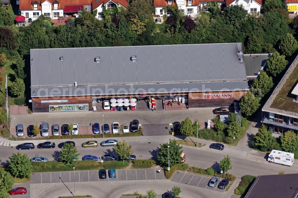 Neuried from the bird's eye view: Industrial estate and company settlement at Hainbuchenring in Neuried in the state Bavaria