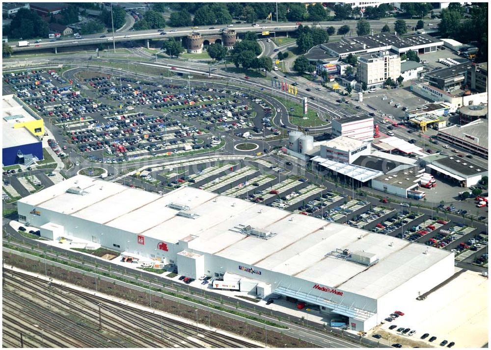 Neu-Ulm / Bayern from the bird's eye view: Einkaufszentrum auf dem Grundstück IKEA-Niederlassung Ulm an der Blaubeurer Straße in 89077 Ulm