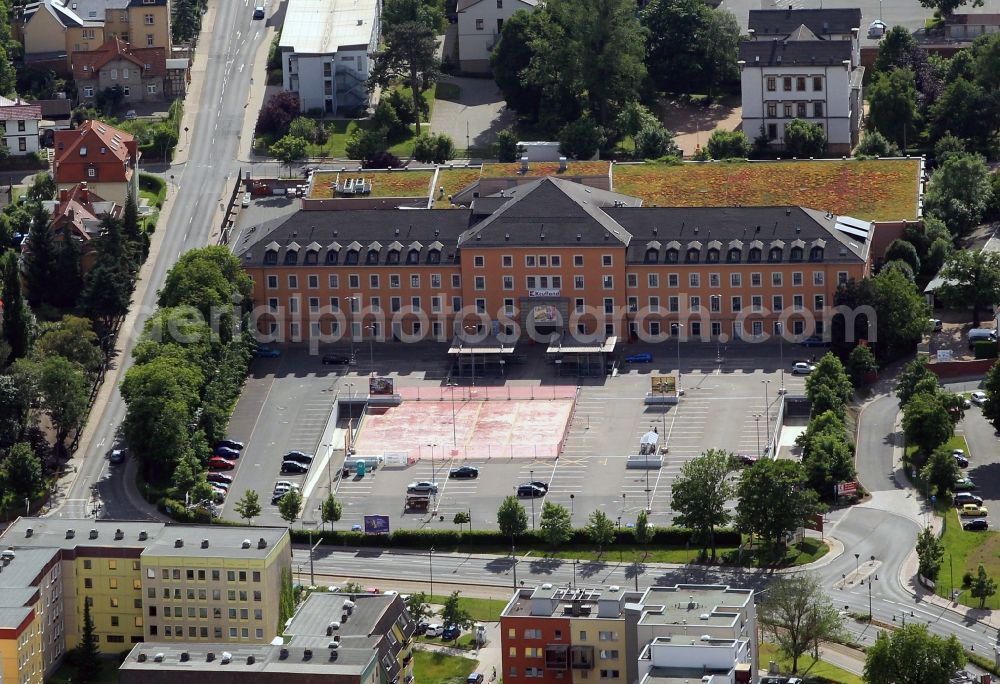 Aerial image Gotha - The shopping center KAUFLAND is located in the Buergeraue in Gotha in Thuringia. The supermarket has been integrated in the former building of the military recruiting office. The old parade ground is now used as a parking lot