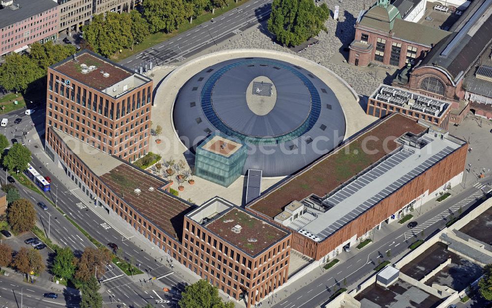 Wiesbaden from above - Blick auf das Einkaufszentrum Lilien-Carré am Hauptbahnhof. Es entstand auf dem Gelände der ehemaligen Hauptpost und bietet 25.000 Quadratmeter Verkaufs- und Gastronomiefläche. View of the shopping Lilien-Carré at the main station. It was built on the site of the former main post office and offers 25,000 square meter of sale and restaurant space.