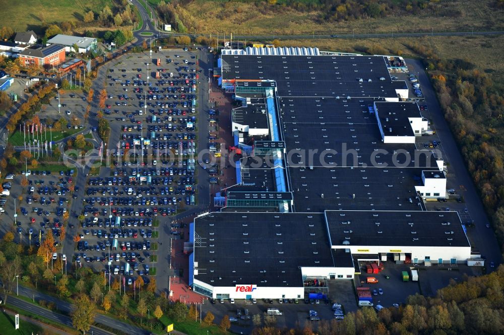 Aerial image Neubrandenburg - Shopping Center Bethanien Center of MEC METRO-ECE Centermanagement GmbH & Co. KG. The commercial area is located on the Mirabellenstraße in Neubrandenburg in Mecklenburg-Vorpommern