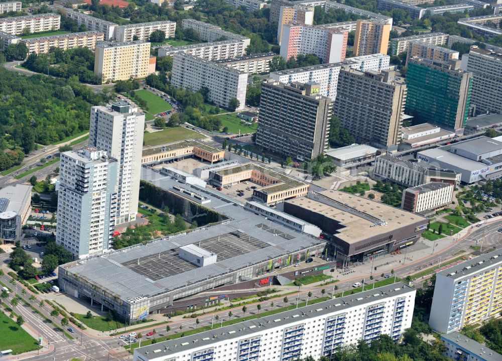 Halle / Saale / OT Neustadt from the bird's eye view: Blick auf das Einkaufszentrum NCH Neustadt Centrum an der Magistrale / Neustädter Passage in Halle-Neustadt. Das Shopping- Center ist eine Immobilie der australischen APN Property Group. Town Center shopping center in Halle in Saxony-Anhalt.