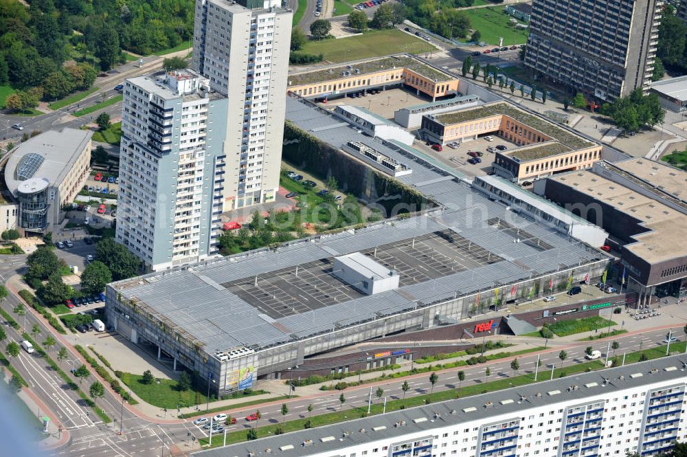 Aerial image Halle / Saale / OT Neustadt - Blick auf das Einkaufszentrum NCH Neustadt Centrum an der Magistrale / Neustädter Passage in Halle-Neustadt. Das Shopping- Center ist eine Immobilie der australischen APN Property Group. Town Center shopping center in Halle in Saxony-Anhalt.