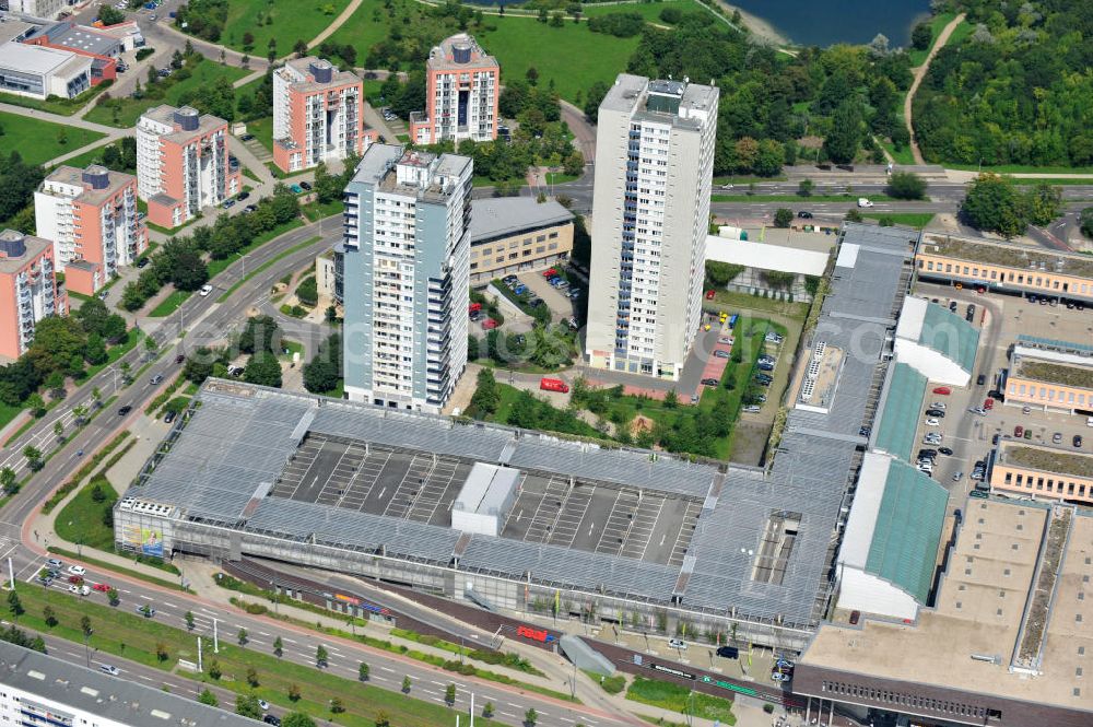 Halle / Saale / OT Neustadt from above - Blick auf das Einkaufszentrum NCH Neustadt Centrum an der Magistrale / Neustädter Passage in Halle-Neustadt. Das Shopping- Center ist eine Immobilie der australischen APN Property Group. Town Center shopping center in Halle in Saxony-Anhalt.