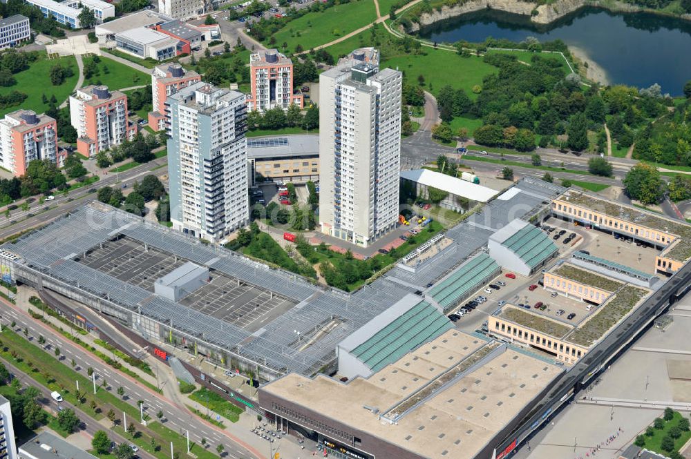 Halle / Saale / OT Neustadt from above - Blick auf das Einkaufszentrum NCH Neustadt Centrum an der Magistrale / Neustädter Passage in Halle-Neustadt. Das Shopping- Center ist eine Immobilie der australischen APN Property Group. Town Center shopping center in Halle in Saxony-Anhalt.