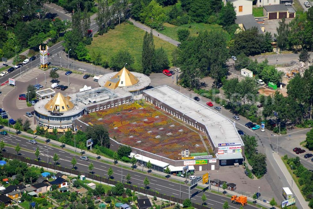 Aerial image Günthersdorf - Einkaufszentrum Nova Eventis Leipzig/Halle. Auf 76.000 qm befinden sich hier über 180 Läden, gastronomische und Freizeiteinrichtungen. Im Coca-Cola-Atrium stehen den Besuchern 500 Sitzgelegeheiten zur Entspannung zur Verfügung. Nova Eventis ist ein Projekt der ECE Projektmanagement GmbH. Kontakt: nova eventis Center-Management, ECE Projektmanagement, Am Einkaufszentrum, 06254 Günthersdorf, Telefon: 034638 / 360-0, Fax: 034638 / 360-10, e-mail: info@novaeventis.de,