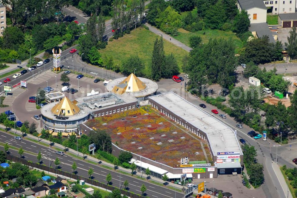 Aerial photograph Günthersdorf - Einkaufszentrum Nova Eventis Leipzig/Halle. Auf 76.000 qm befinden sich hier über 180 Läden, gastronomische und Freizeiteinrichtungen. Im Coca-Cola-Atrium stehen den Besuchern 500 Sitzgelegeheiten zur Entspannung zur Verfügung. Nova Eventis ist ein Projekt der ECE Projektmanagement GmbH. Kontakt: nova eventis Center-Management, ECE Projektmanagement, Am Einkaufszentrum, 06254 Günthersdorf, Telefon: 034638 / 360-0, Fax: 034638 / 360-10, e-mail: info@novaeventis.de,