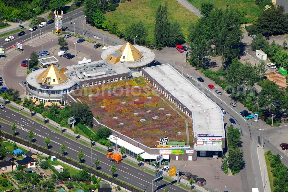 Günthersdorf from above - Einkaufszentrum Nova Eventis Leipzig/Halle. Auf 76.000 qm befinden sich hier über 180 Läden, gastronomische und Freizeiteinrichtungen. Im Coca-Cola-Atrium stehen den Besuchern 500 Sitzgelegeheiten zur Entspannung zur Verfügung. Nova Eventis ist ein Projekt der ECE Projektmanagement GmbH. Kontakt: nova eventis Center-Management, ECE Projektmanagement, Am Einkaufszentrum, 06254 Günthersdorf, Telefon: 034638 / 360-0, Fax: 034638 / 360-10, e-mail: info@novaeventis.de,