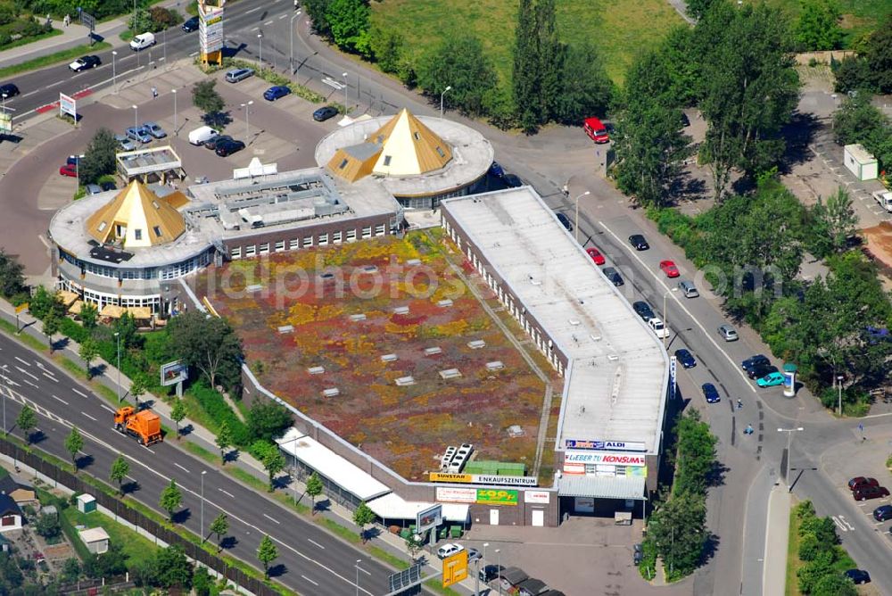 Aerial image Günthersdorf - Einkaufszentrum Nova Eventis Leipzig/Halle. Auf 76.000 qm befinden sich hier über 180 Läden, gastronomische und Freizeiteinrichtungen. Im Coca-Cola-Atrium stehen den Besuchern 500 Sitzgelegeheiten zur Entspannung zur Verfügung. Nova Eventis ist ein Projekt der ECE Projektmanagement GmbH. Kontakt: nova eventis Center-Management, ECE Projektmanagement, Am Einkaufszentrum, 06254 Günthersdorf, Telefon: 034638 / 360-0, Fax: 034638 / 360-10, e-mail: info@novaeventis.de,