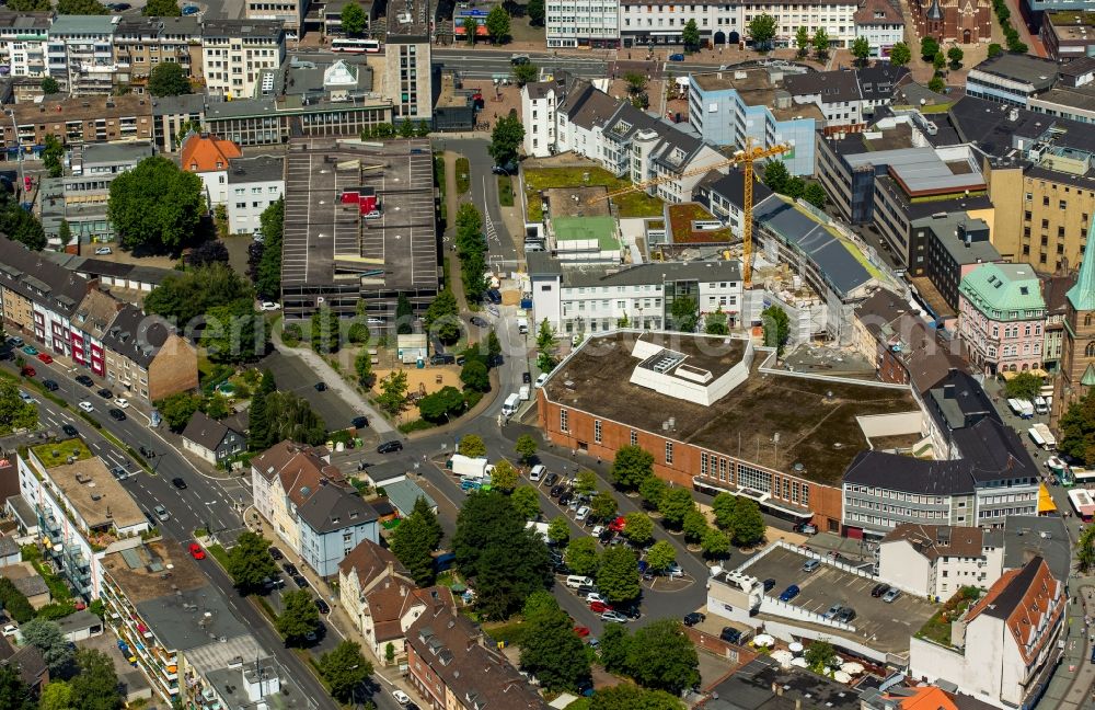 Bottrop from above - Shopping centre and park house in the downtown area of Bottrop in the state North Rhine-Westphalia. Construction works are taking place at the mall on Schuetzenstrasse. It includes a branch of C&A fashion house