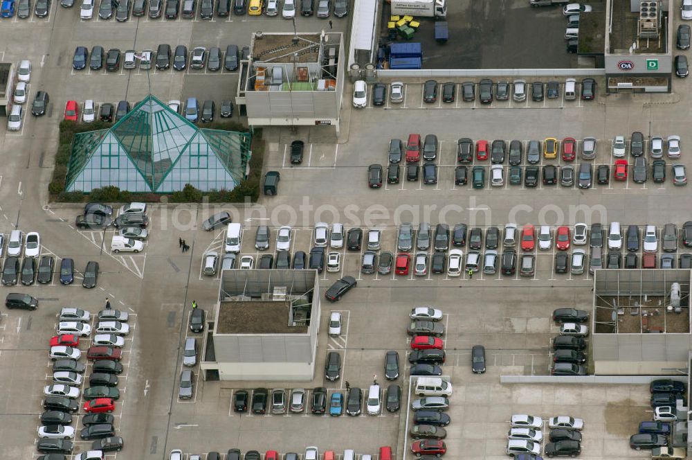 Aerial image Mülheim an der Ruhr - MÜHLHEIM 02/20/2012 The Shopping center Rhein-Ruhr-center on the A40 in Mülheim