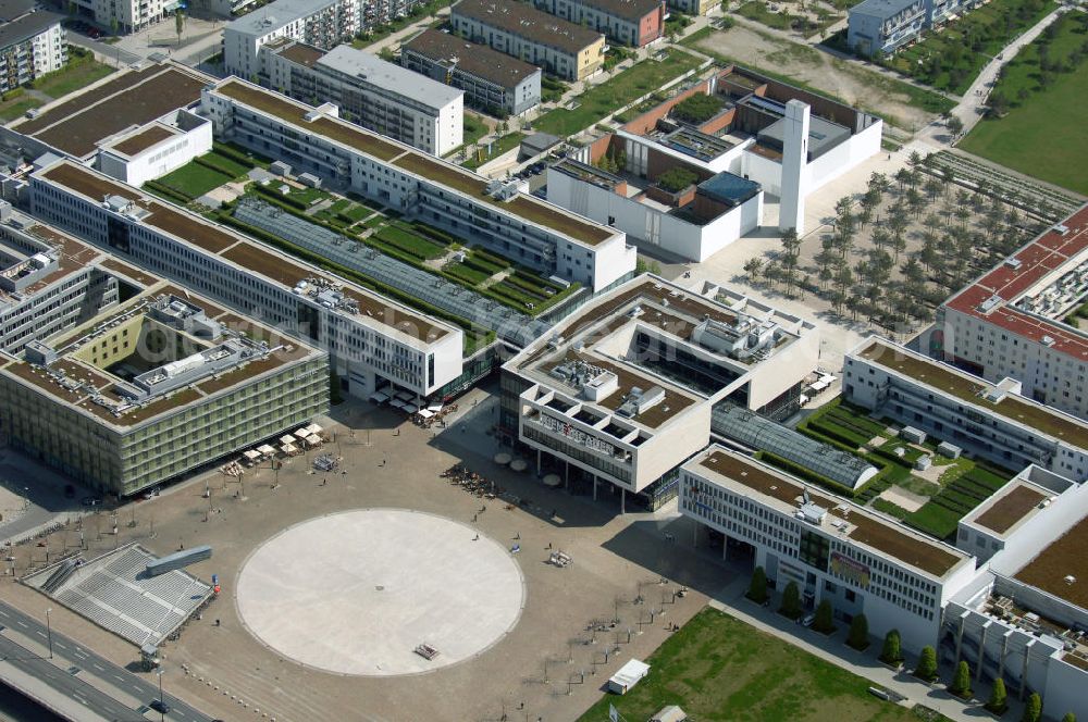 MÜNCHEN from the bird's eye view: Blick auf das Einkaufszentrum Riem Arcaden, ein Gemeinschaftsprojekt von Unibail-Rodamco Germany GmbH, Am Waldhausenpark 4, 45127 Essen, Tel. 0201 820 81-0, Fax 0201 82081-11,