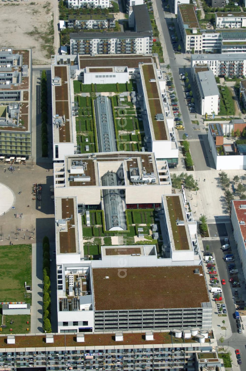 MÜNCHEN from above - Blick auf das Einkaufszentrum Riem Arcaden, ein Gemeinschaftsprojekt von Unibail-Rodamco Germany GmbH, Am Waldhausenpark 4, 45127 Essen, Tel. 0201 820 81-0, Fax 0201 82081-11,