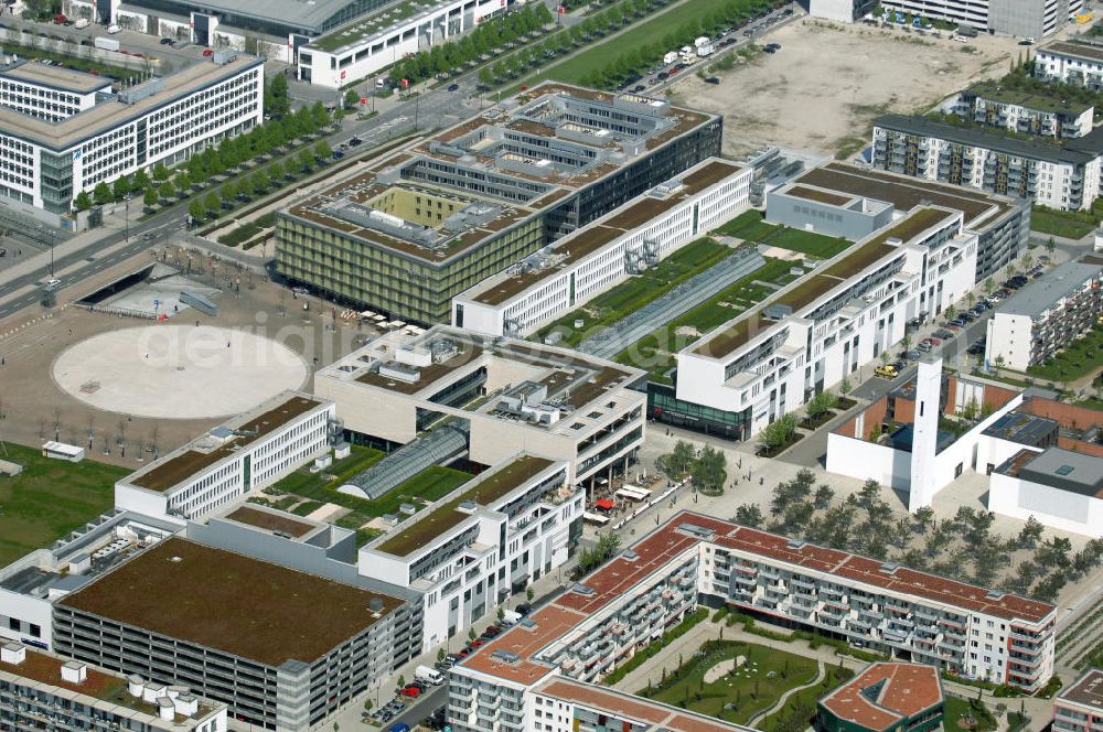 MÜNCHEN from above - Blick auf das Einkaufszentrum Riem Arcaden, ein Gemeinschaftsprojekt von Unibail-Rodamco Germany GmbH, Am Waldhausenpark 4, 45127 Essen, Tel. 0201 820 81-0, Fax 0201 82081-11,