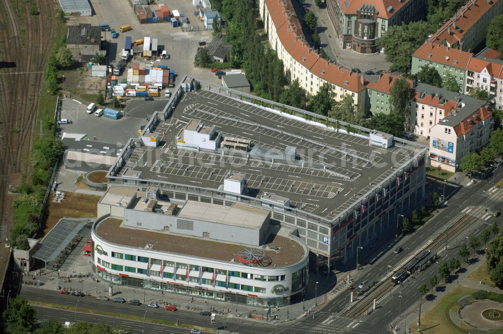 Berlin from the bird's eye view: Das Ringcenter der ECE GmbH an der Frankfurter Allee in Berlin-Friedrichshain.