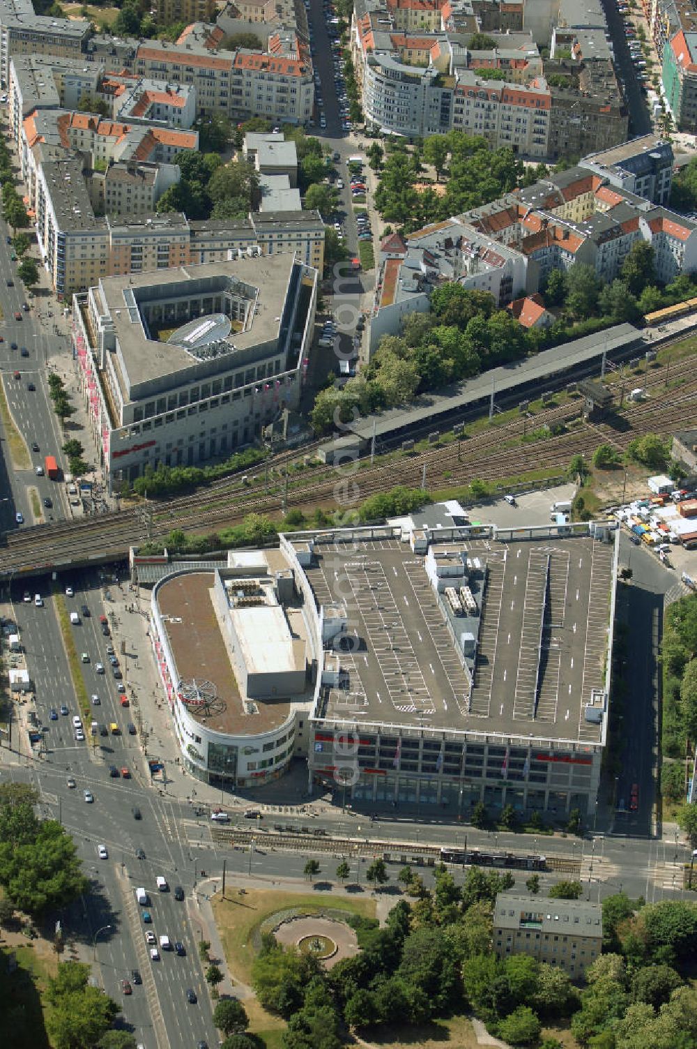 Aerial photograph Berlin - Das Ringcenter der ECE GmbH an der Frankfurter Allee in Berlin-Friedrichshain.