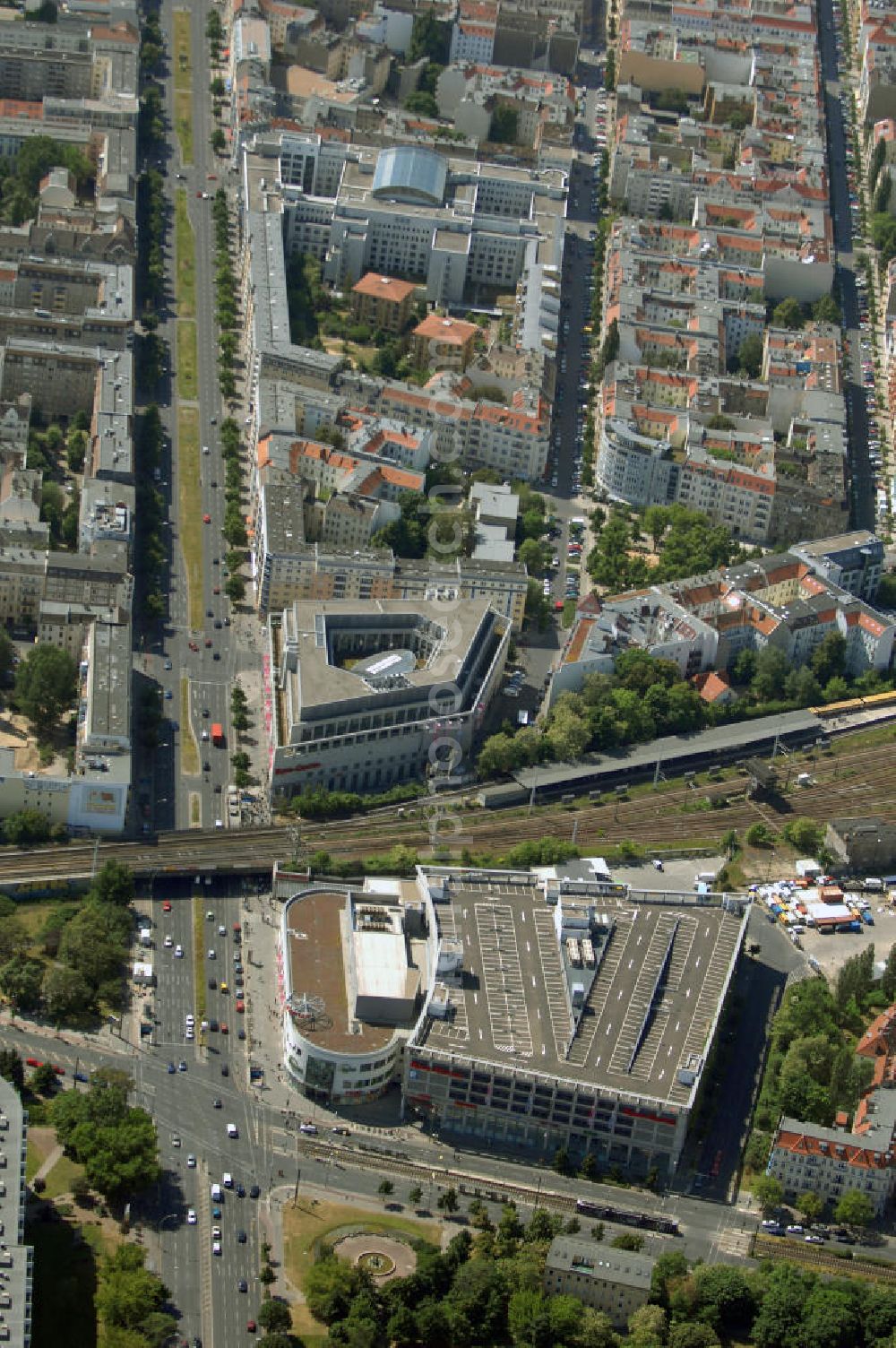 Berlin from above - Das Ringcenter der ECE GmbH an der Frankfurter Allee in Berlin-Friedrichshain.