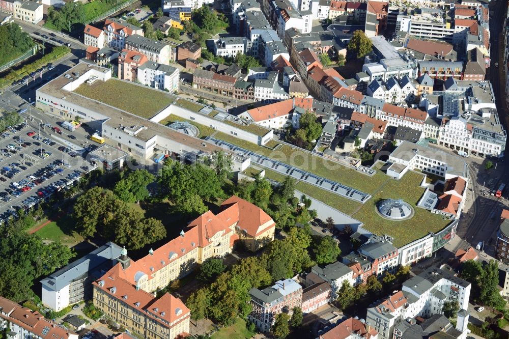 Aerial photograph Schwerin - Cityscape of downtown at the Marienplatz with the shopping center Castle Park Center of the ECE group in Schwerin in Mecklenburg - Western Pomerania