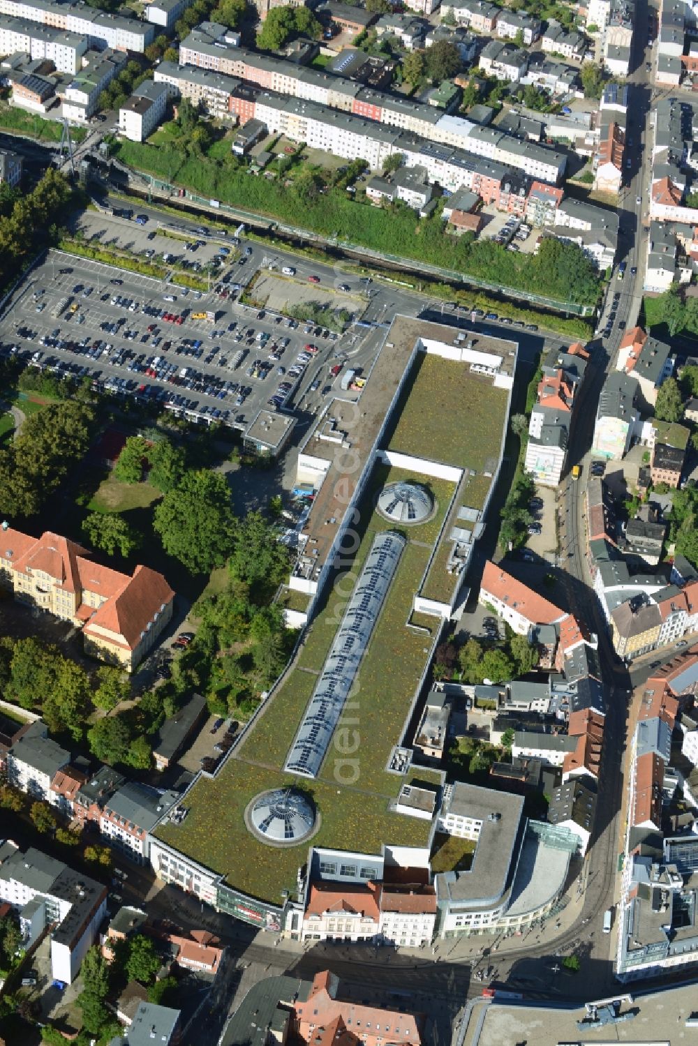 Aerial photograph Schwerin - Cityscape of downtown at the Marienplatz with the shopping center Castle Park Center of the ECE group in Schwerin in Mecklenburg - Western Pomerania