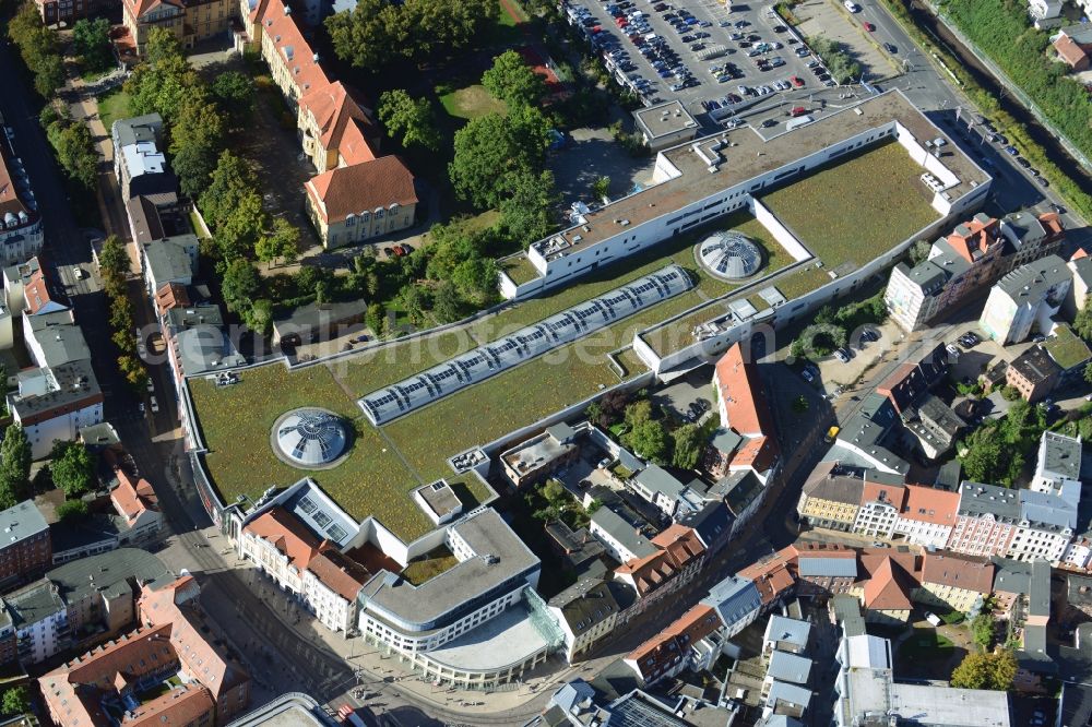 Schwerin from the bird's eye view: Cityscape of downtown at the Marienplatz with the shopping center Castle Park Center of the ECE group in Schwerin in Mecklenburg - Western Pomerania