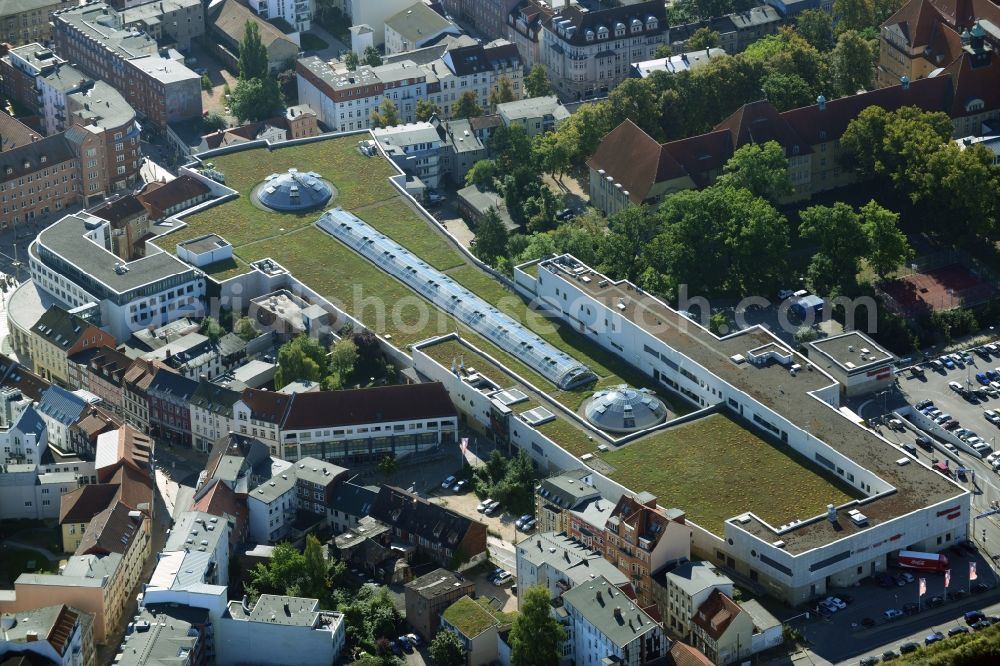 Aerial image Schwerin - Cityscape of downtown at the Marienplatz with the shopping center Castle Park Center of the ECE group in Schwerin in Mecklenburg - Western Pomerania