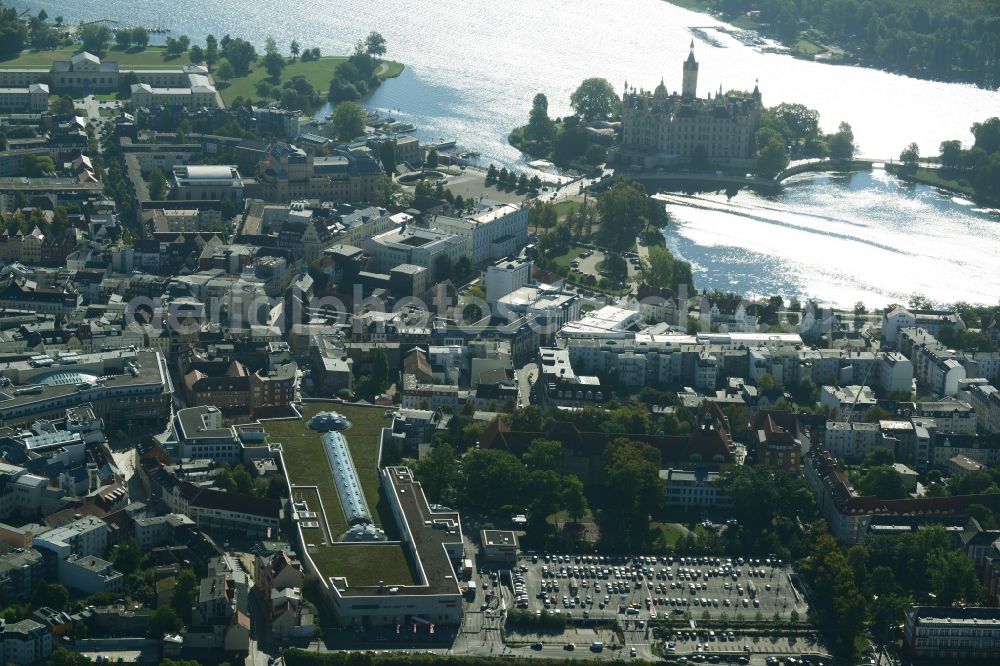 Schwerin from above - Cityscape of downtown at the Marienplatz with the shopping center Castle Park Center of the ECE group in Schwerin in Mecklenburg - Western Pomerania