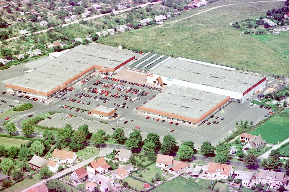 Aerial photograph Seelow / Brandenburg - Einkaufszentrum an der B1 in Seelow / Brandenburg