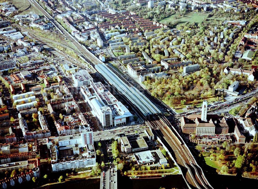 Aerial image Berlin - Spandau - Einkaufszentrum SPANDAUER ARCADEN am Spandauer Bahnhof in Berlin - Spandau.