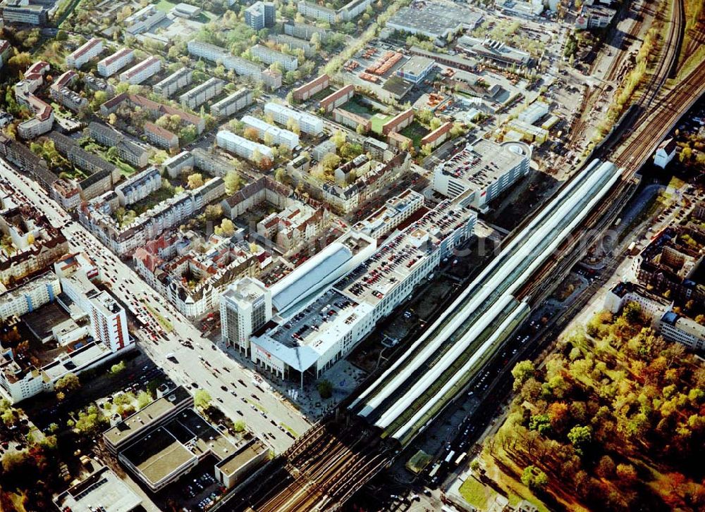 Aerial photograph Berlin - Spandau - Einkaufszentrum SPANDAUER ARCADEN am Spandauer Bahnhof in Berlin - Spandau.