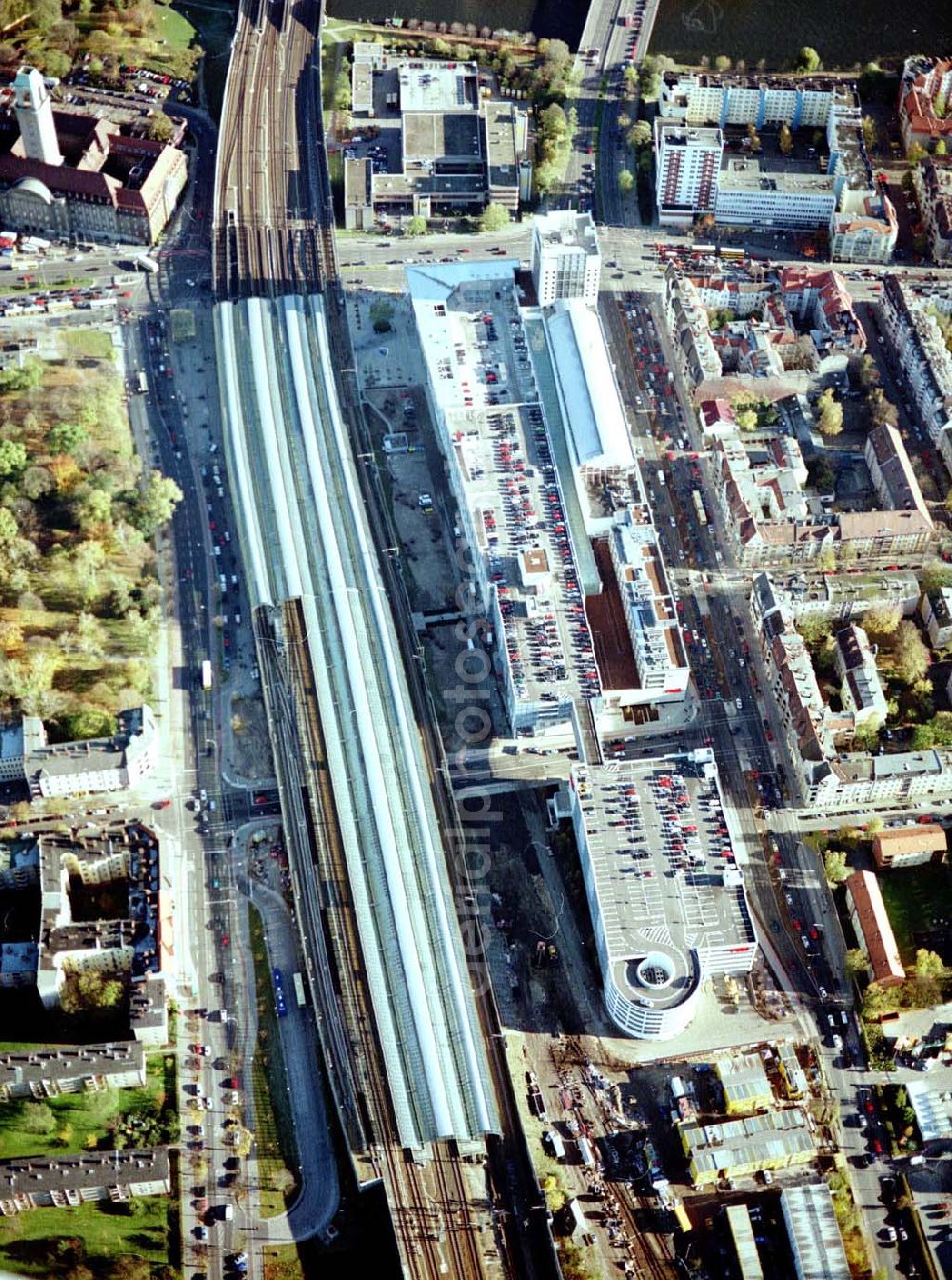 Aerial image Berlin - Spandau - Einkaufszentrum SPANDAUER ARCADEN am Spandauer Bahnhof in Berlin - Spandau.