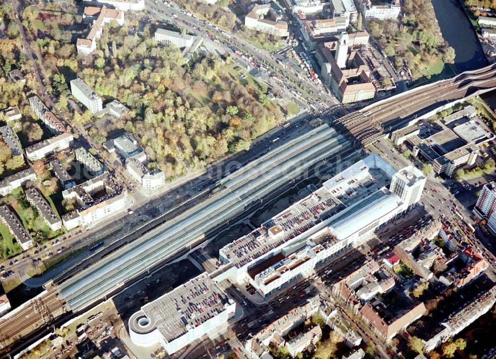 Aerial photograph Berlin - Spandau - Einkaufszentrum SPANDAUER ARCADEN am Spandauer Bahnhof in Berlin - Spandau.