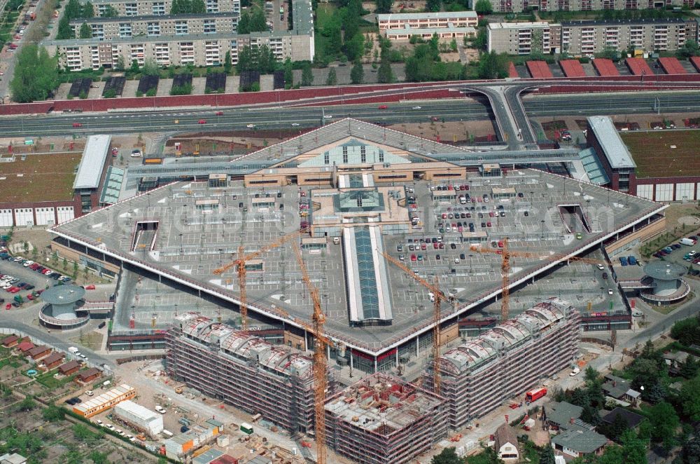 Potsdam from above - The shoppingmall Stern Center in Potsdam-Drewitz