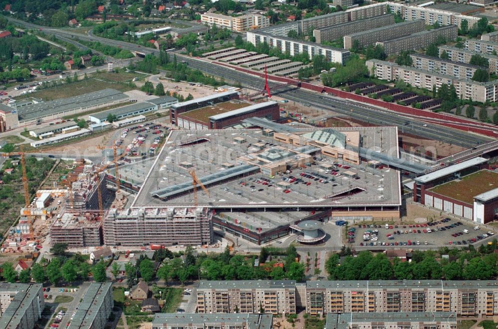 Potsdam from the bird's eye view: The shoppingmall Stern Center in Potsdam-Drewitz