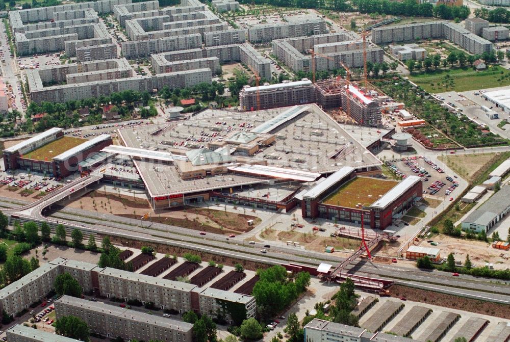 Potsdam from the bird's eye view: The shoppingmall Stern Center in Potsdam-Drewitz